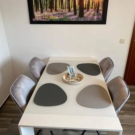 Plaue Auszeit Mit Privatstrand Und Bootsliegeplatz * Zislow