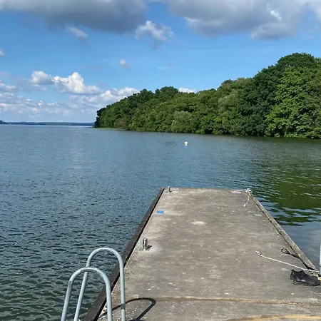 Plaue Auszeit Mit Privatstrand Und Bootsliegeplatz Апартаменты