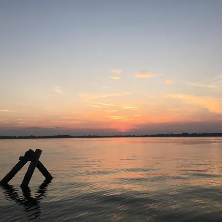 Plaue Auszeit Mit Privatstrand Und Bootsliegeplatz