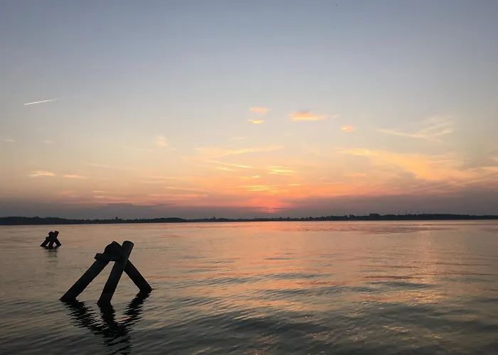 Plaue Auszeit Mit Privatstrand Und Bootsliegeplatz