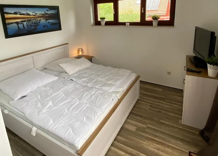 Plaue Auszeit Mit Privatstrand Und Bootsliegeplatz * Zislow